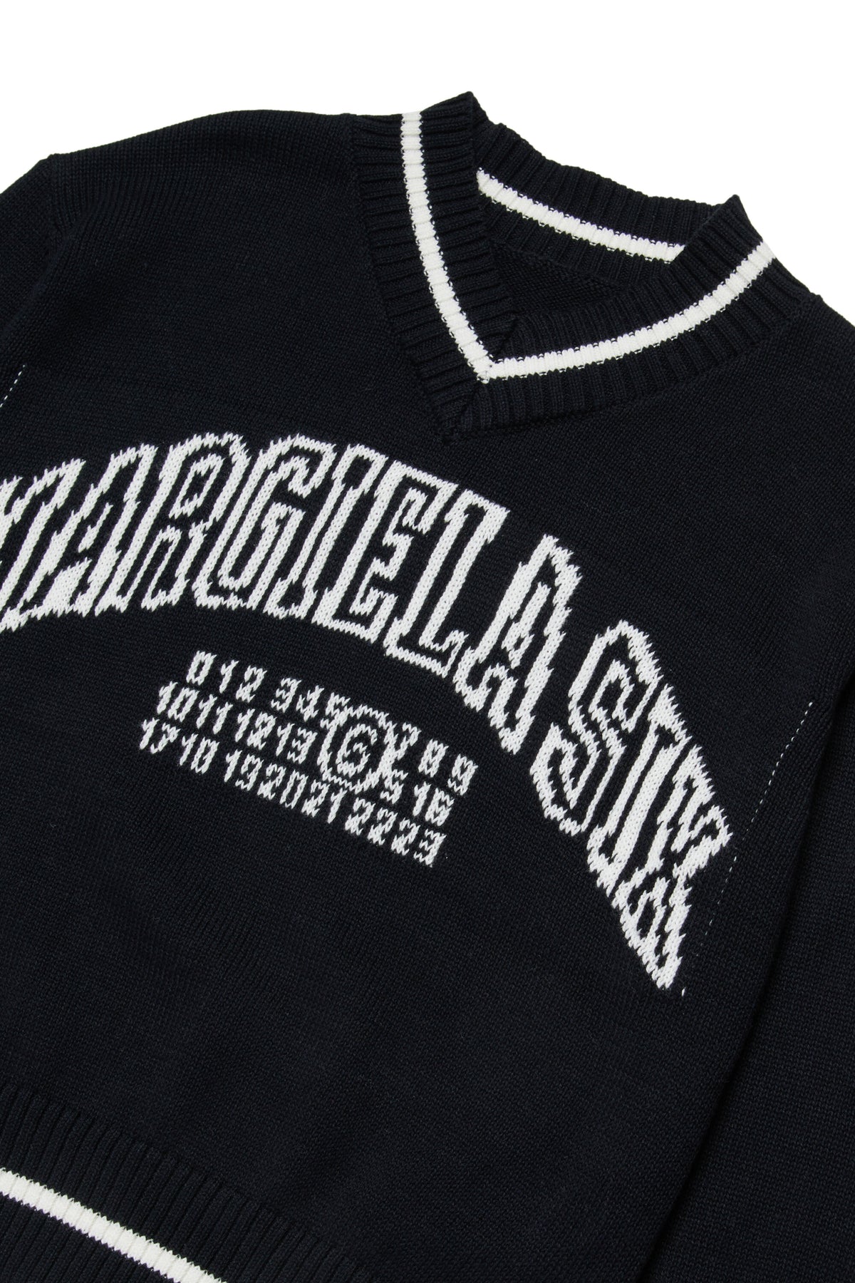 V-neck pullover with logo