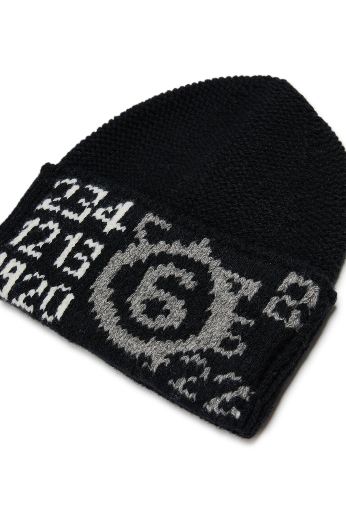 Gorra con logo numérico