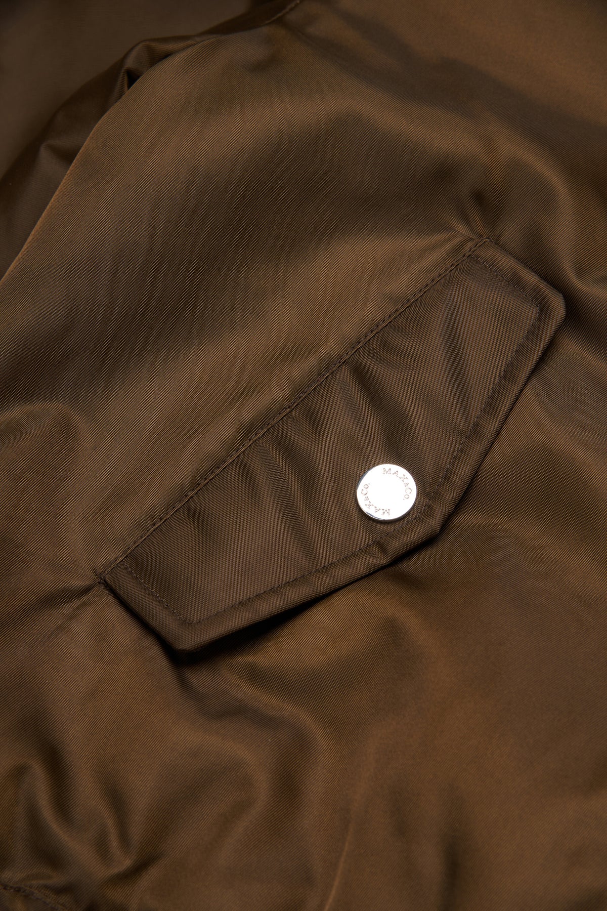 Cazadora bomber con logo estampado