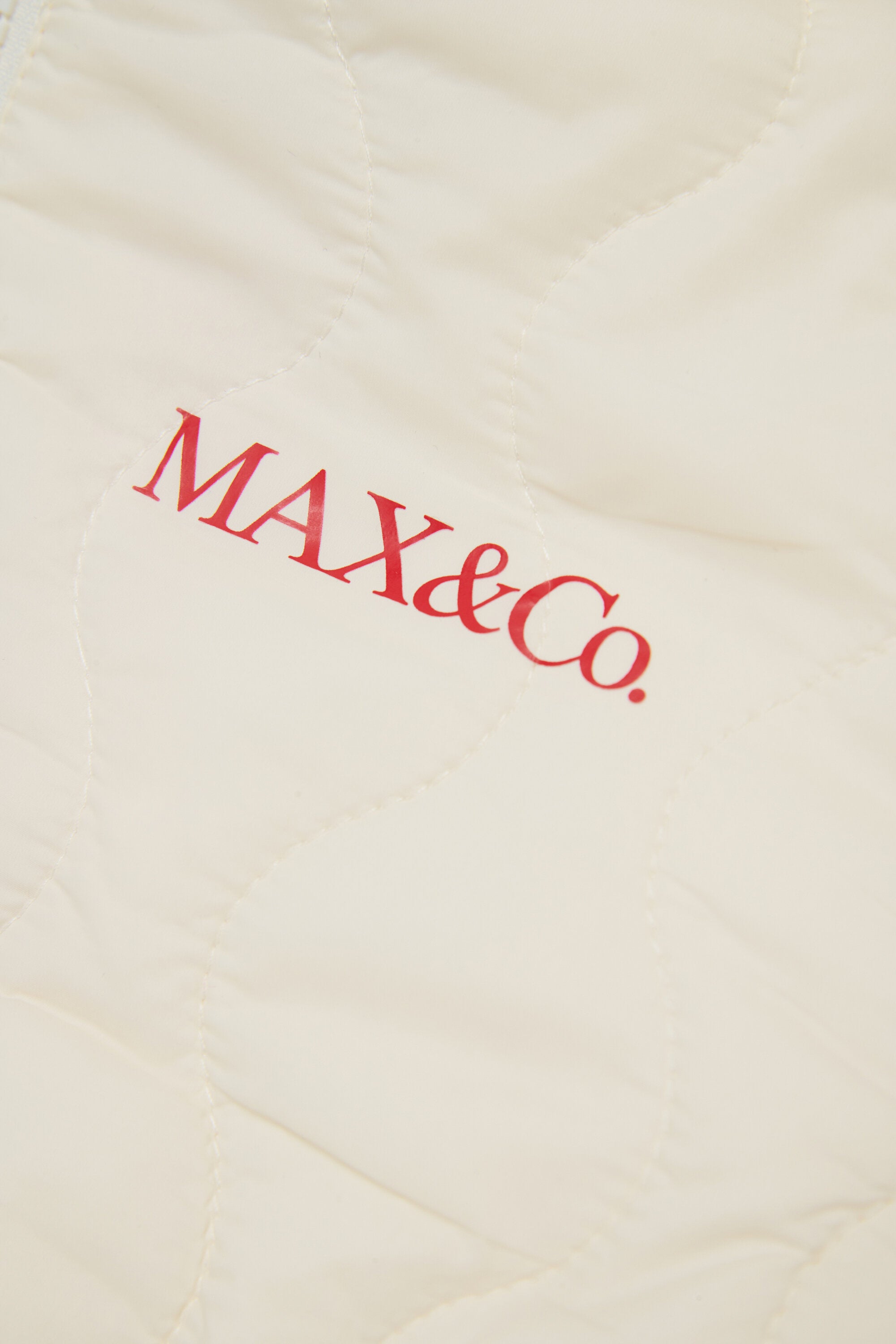Chaqueta acolchada con logo estampado
