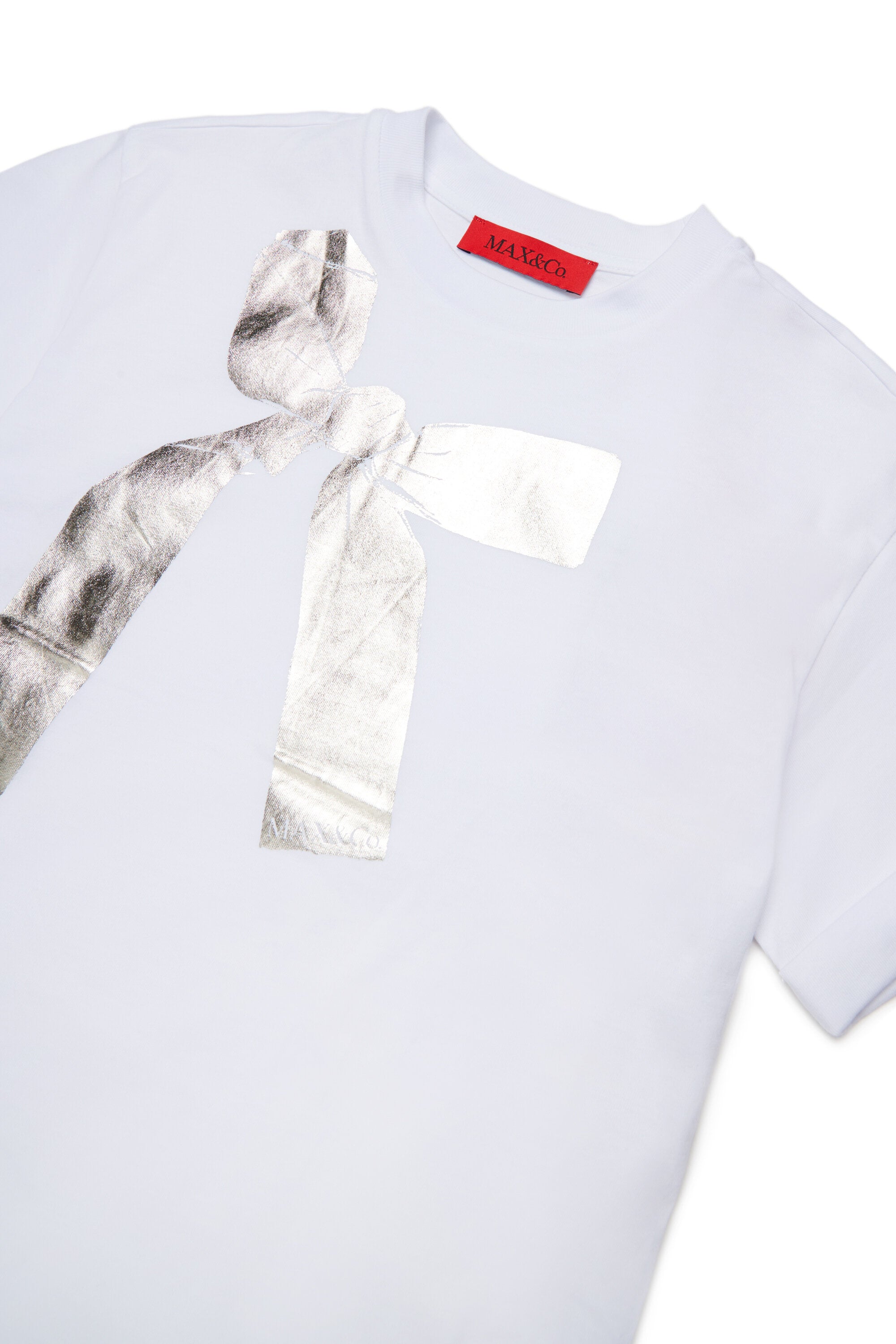Camiseta con estampado de lazo metalizado