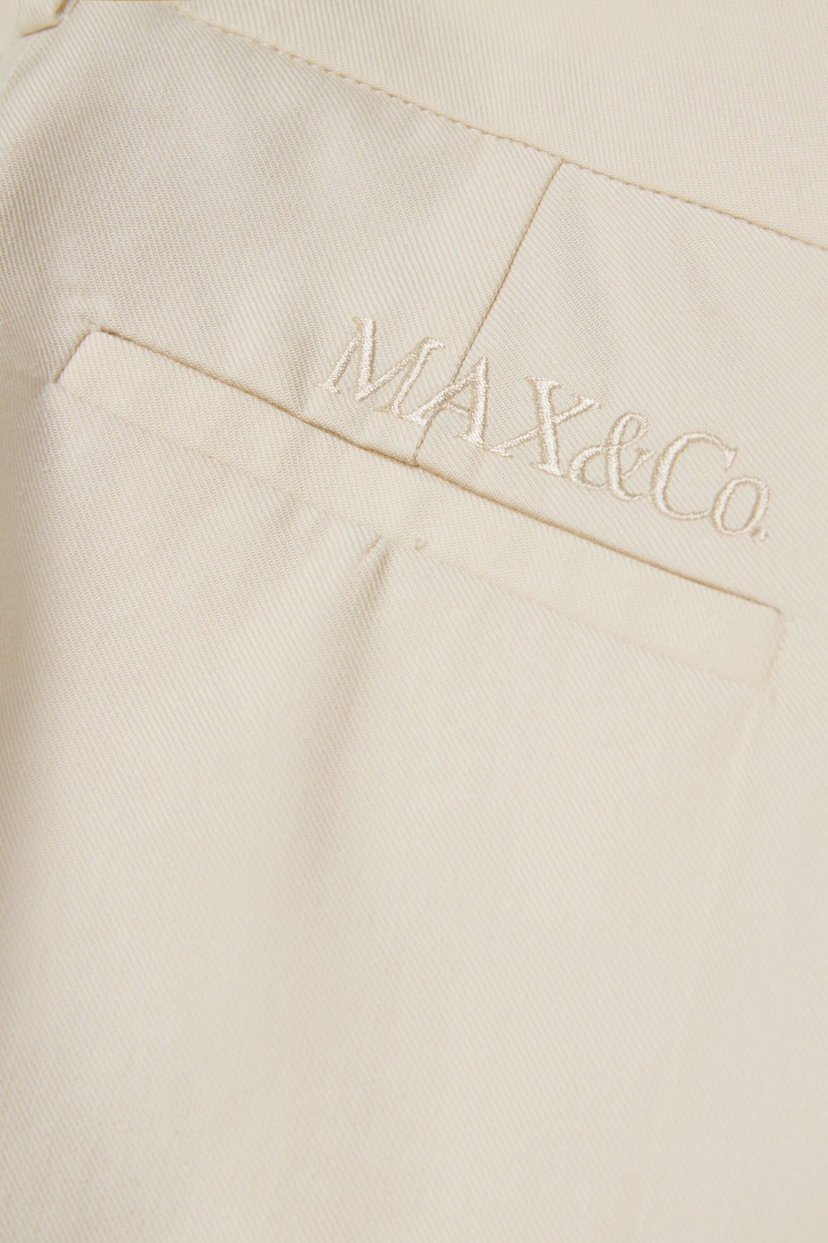 Pantalones formales con logo