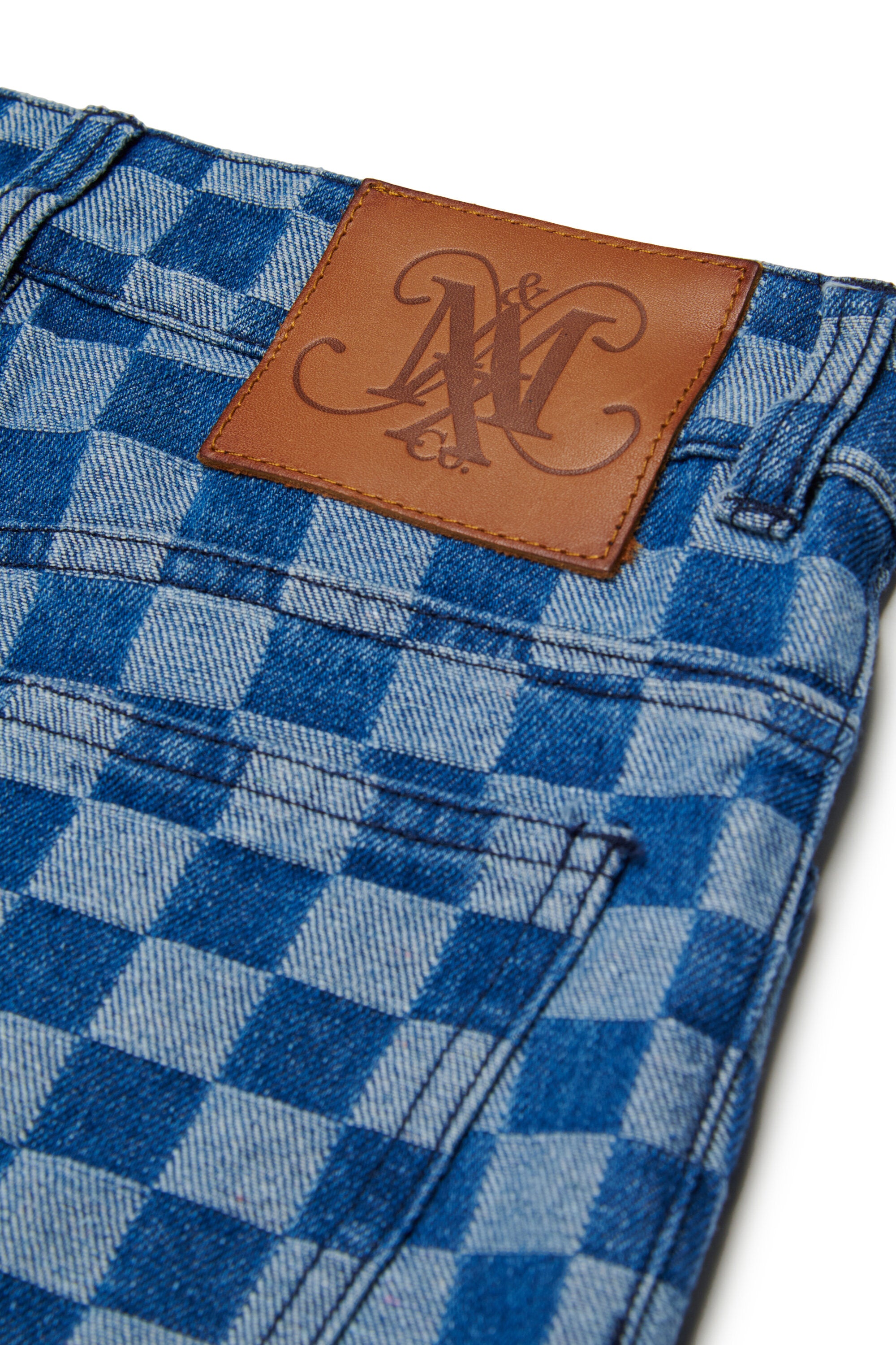 Jeans corte regular con estampado de cuadros