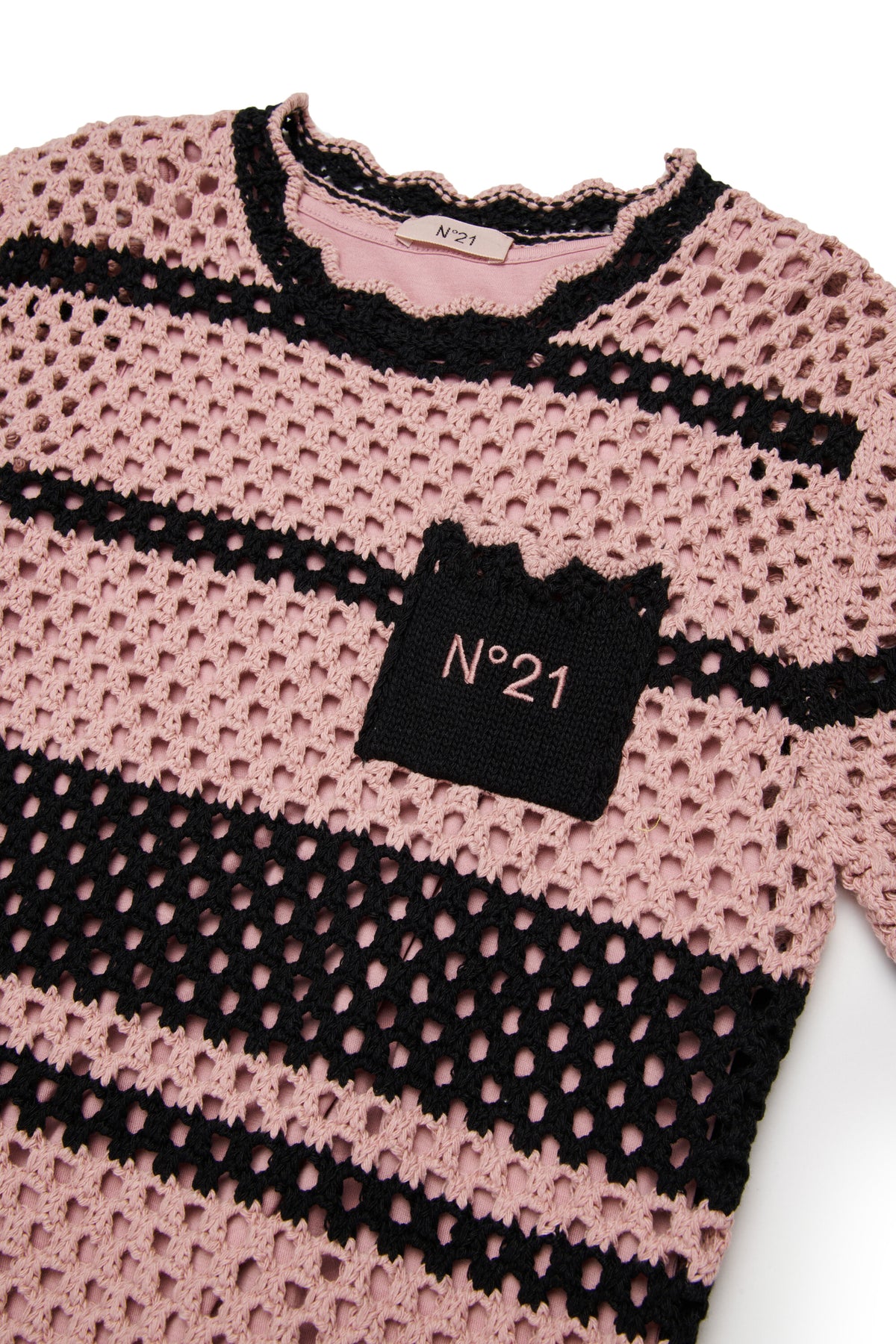 Vestido de crochet con logo