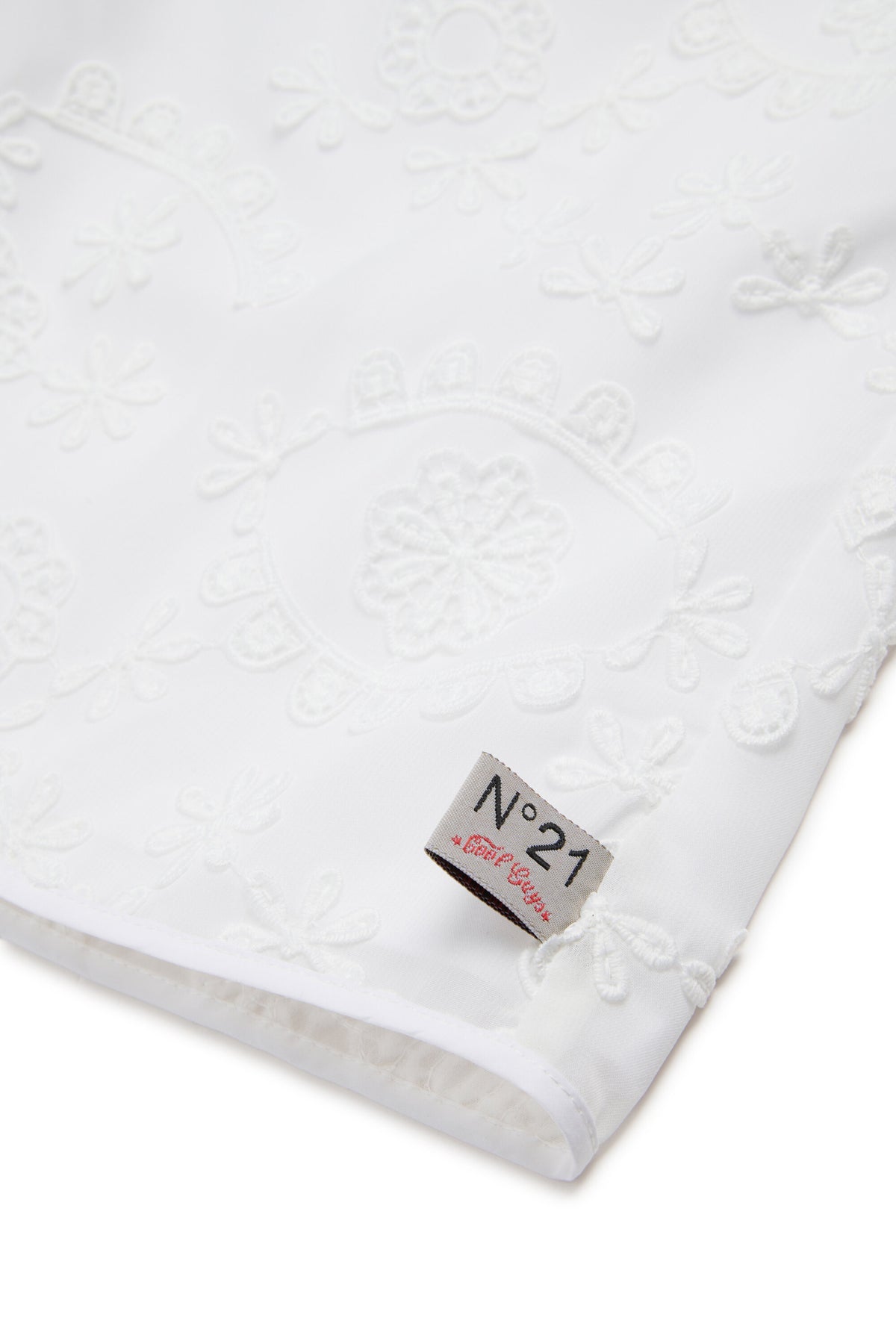 Short brodé avec logo