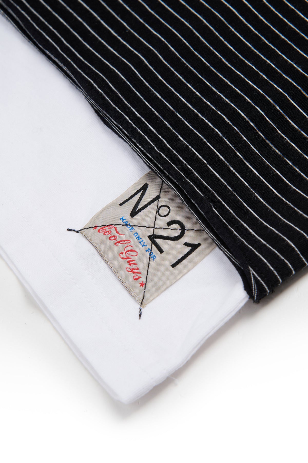 Camiseta con logotipo frontal