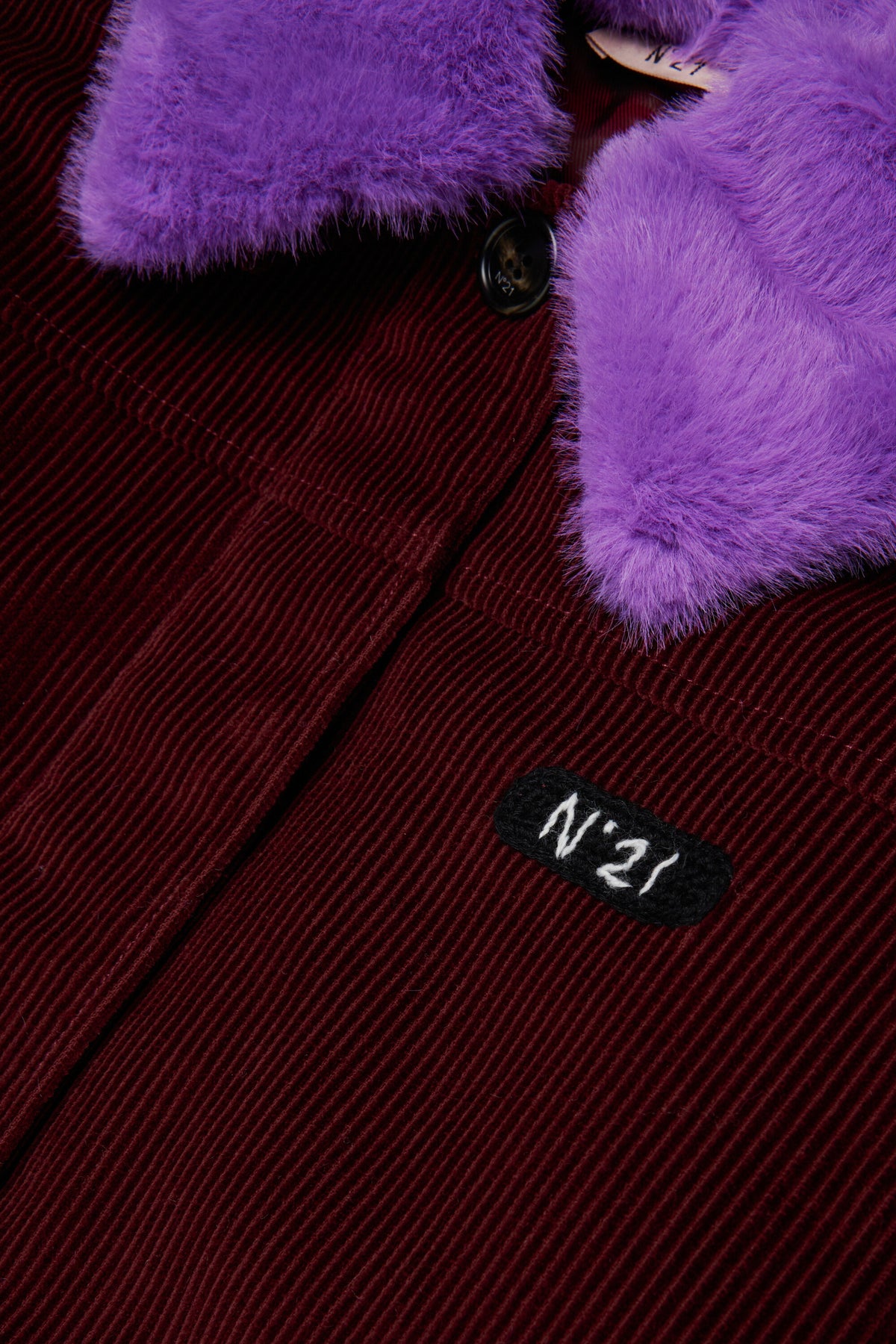 Chaqueta con cuello de pelo y logo