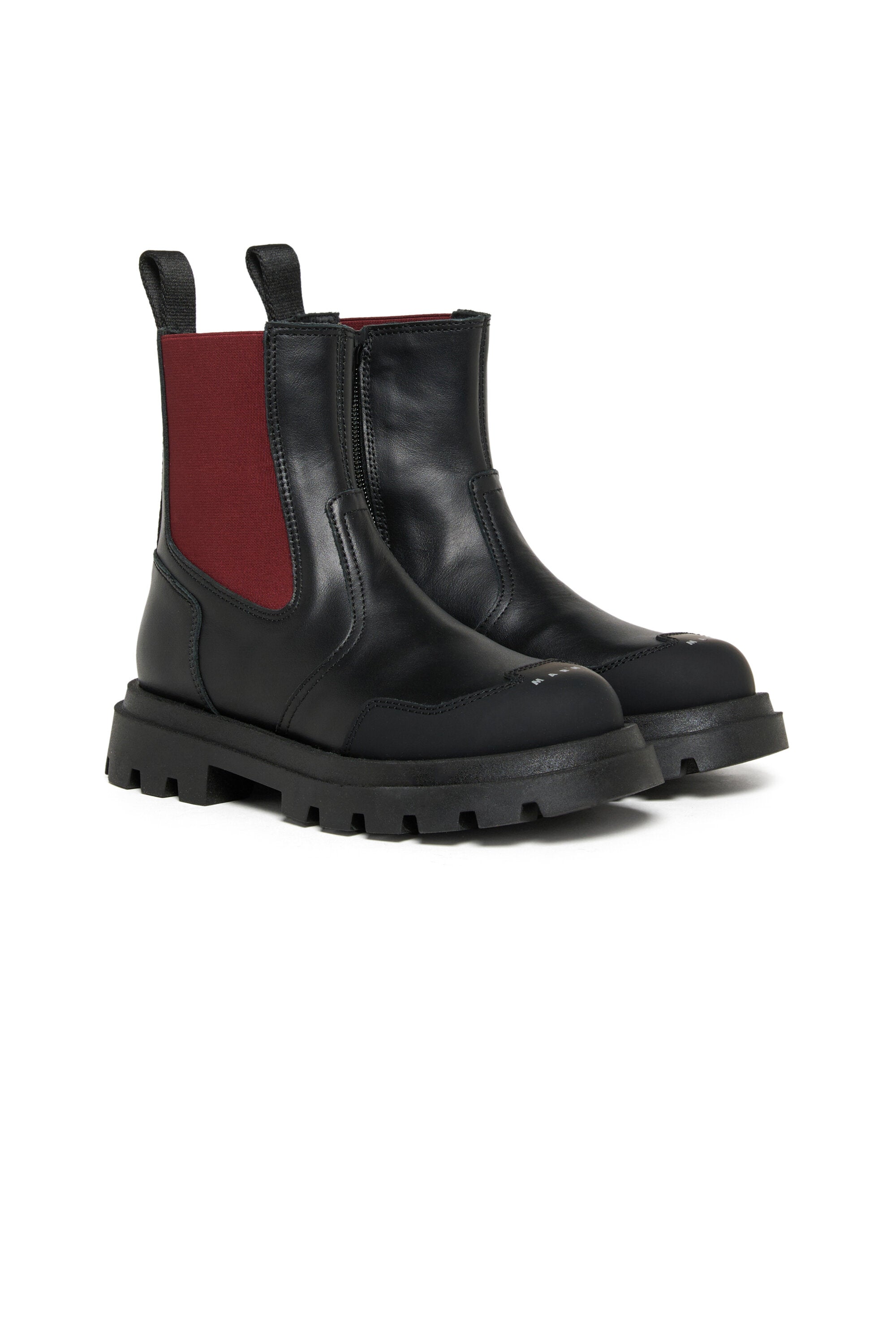 Chelsea boots with logo on the toe
