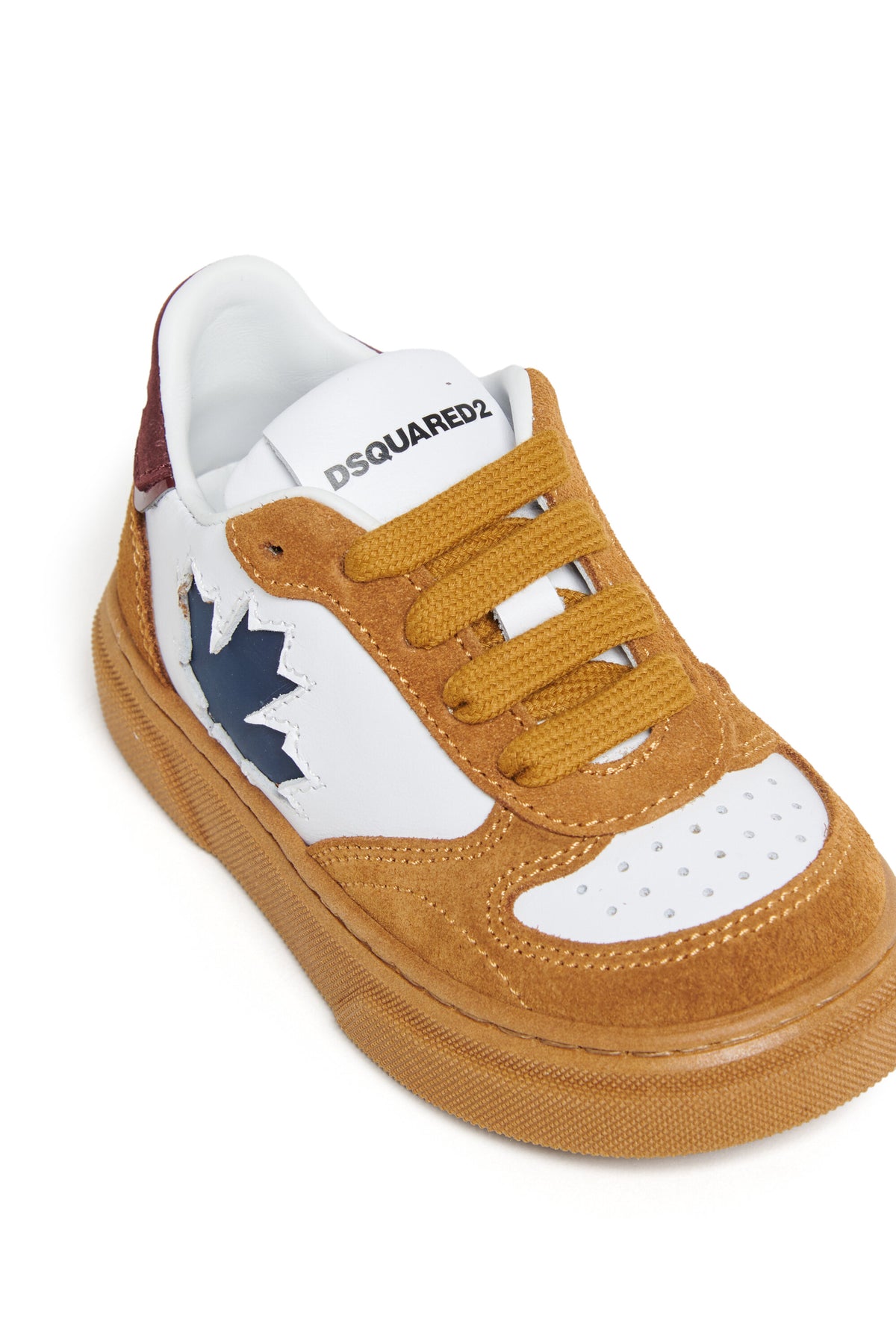Low lace-up sneakers with Maple Leaf